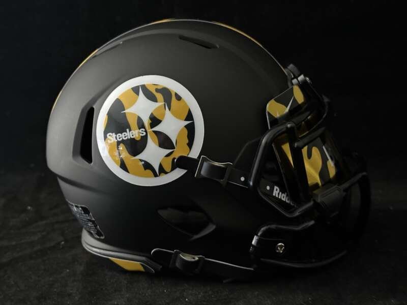 Pittsburgh Steelers Color Camo Mini Helmet