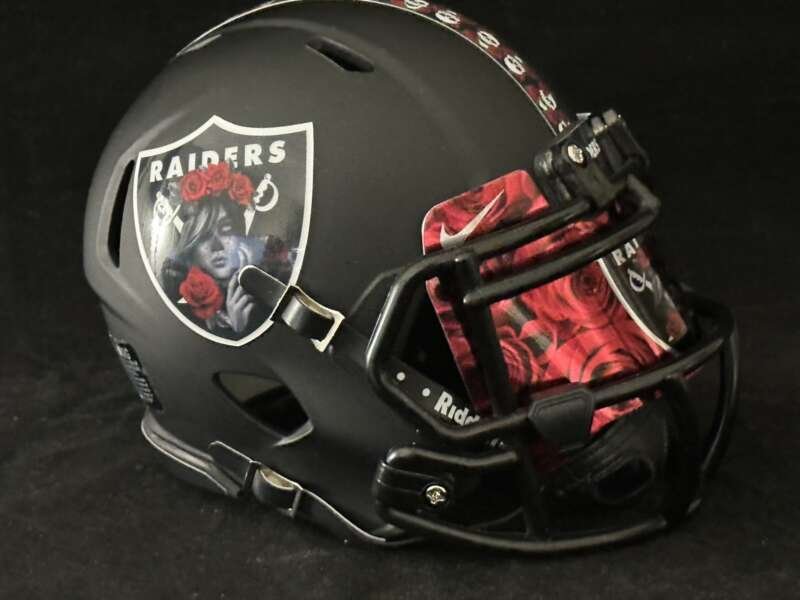 Las Vegas Raiders Spanish Lady Luck Mini Helmet