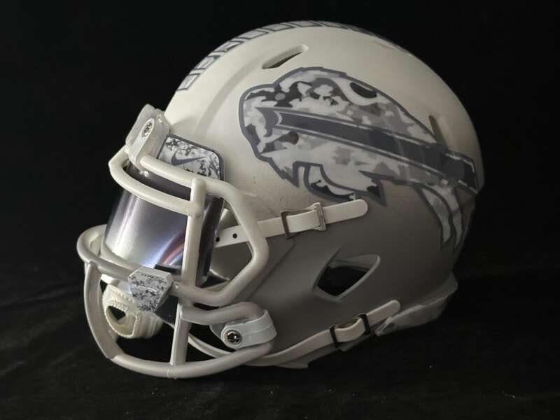 Buffalo Bills Winter Camouflage Mini Helmet